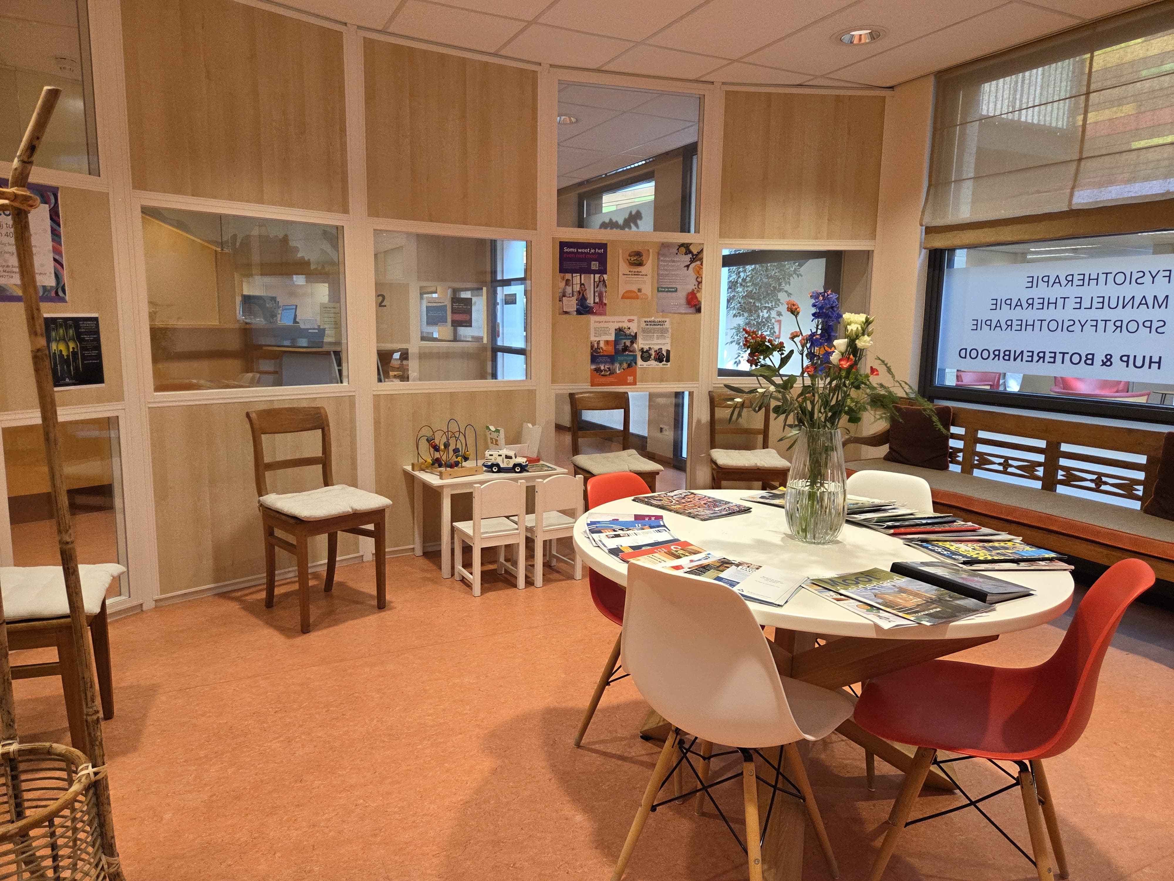 Wachtkamer van Huisartsenpraktijk De Enk